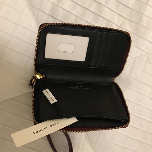NWT Marc Jacobs Zipper Saffiano Leather Wristlet - Picture 7 of 9